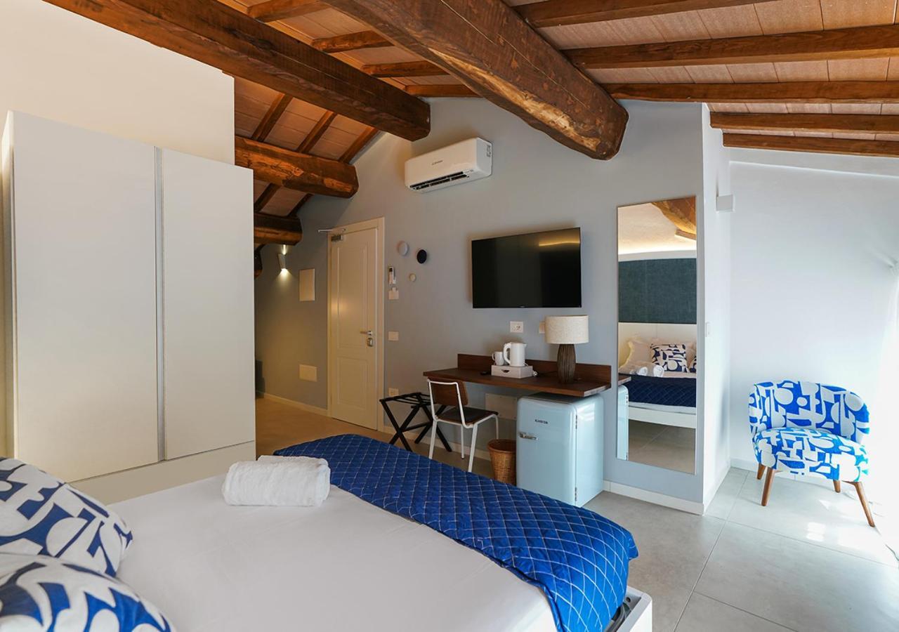 Ad Oriente Hotel La Maddalena  Bagian luar foto